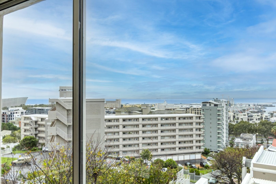 To Let 2 Bedroom Property for Rent in Green Point Western Cape